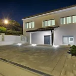 Delux Studio Apartment Aron With Free Parking